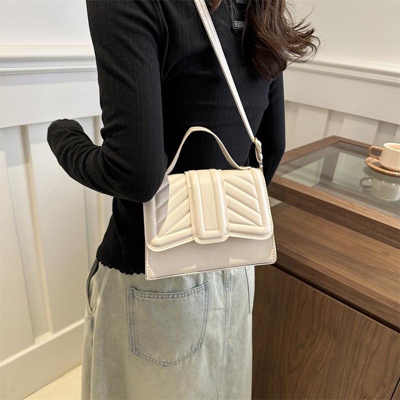 2024 New Style Spring Shoulder Bag Chic Chain Crossbody Bag Simple Personality Handbag Women's Bag
