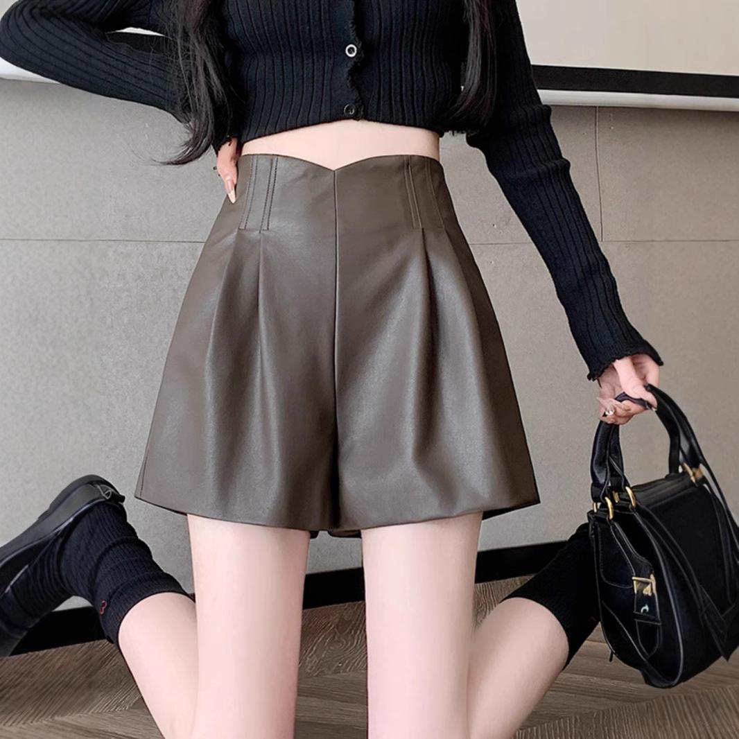 

Women s High-Waisted A-Line Black Leather Shorts - Fall/Winter 2024 Fashion, Slimming Wide-Leg Bootcut Design 3XL (suitable for 74-80 kg)