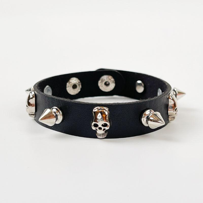 Cool Gothic Rock Rivet Wristband Vintage Biker Hand Cuff Bracelets New 2pcs Punk Spike Skull Leather Bracelet Wome Men