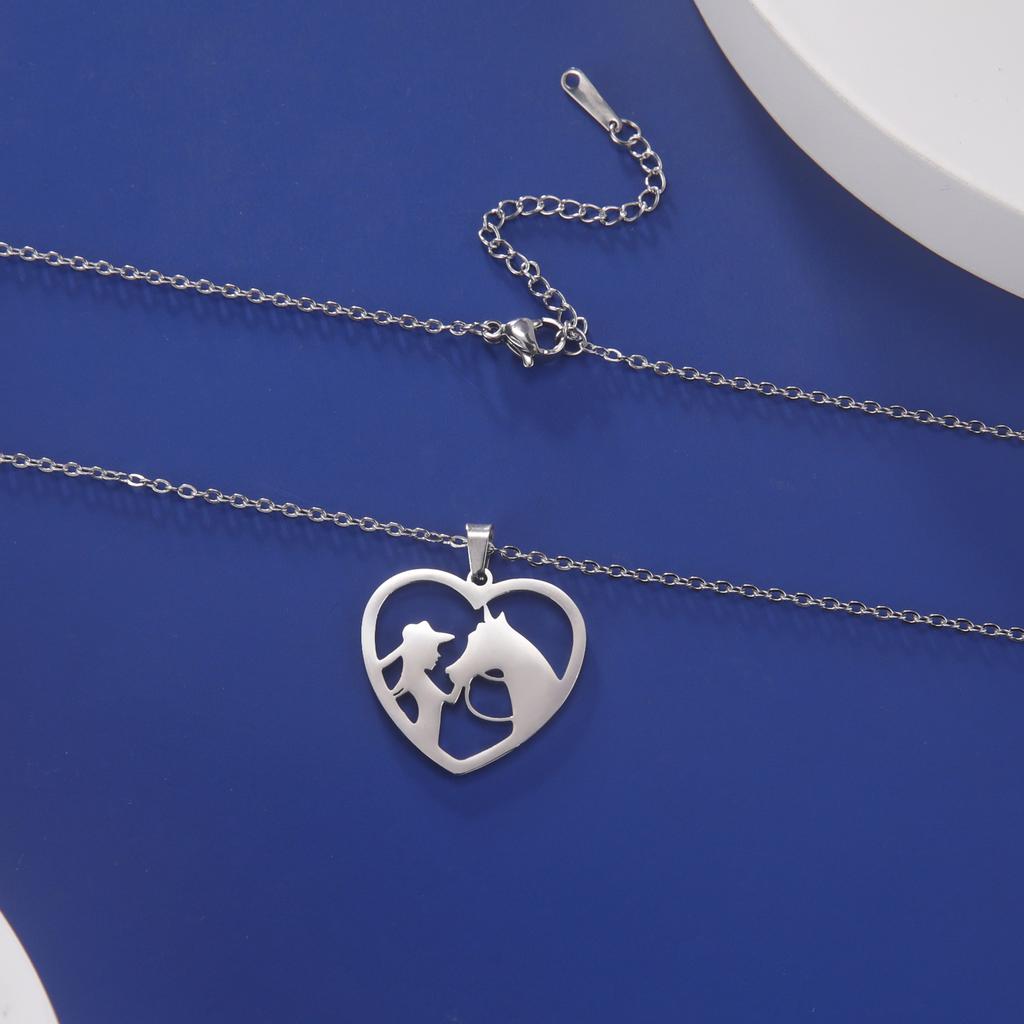Skyrim Horse Girl Heart Pendant Necklace Women Stainless Steel Neck Chain Choker Fashion Jewelry Birthday Gift for Horse Lover