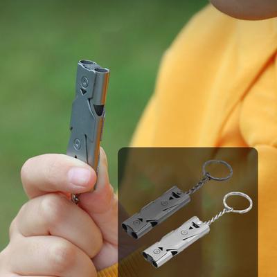 Fischietto di sopravvivenza all'aperto con portachiavi Doppio tubo 80-150 dB Fischio in acciaio inossidabile ad alta decibel Strumento di addestramento per uccelli Prodotti di sopravvivenza di emergenza sul campo