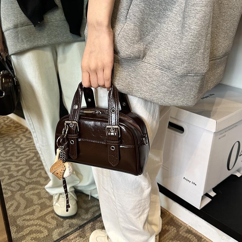 Bag Women's 2025 Autumn and Winter Trendy New Women's Fashion Retro Portable Small Square Bag Niche Design Shoulder Messenger Bag