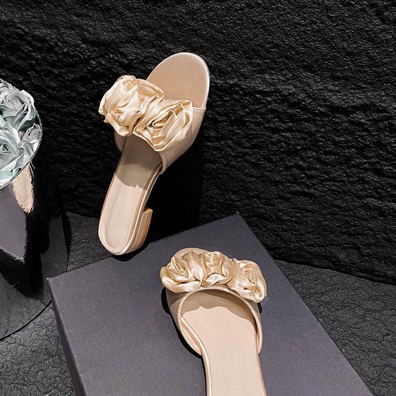 Fashion 2025 Luxury Silk Floral Slippers Women Low Heels Sandalias Ladies Elegant Home Pantuflas Shoes Summer Femme Antiskid Flat Slides