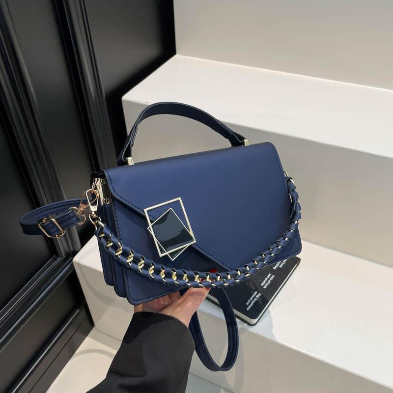 

Текстурированная сумка Новая модная женская сумка Модная наплечная сумка-мессенджер Текстурированная сумка с цепочкой Маленькая квадратная сумка синий