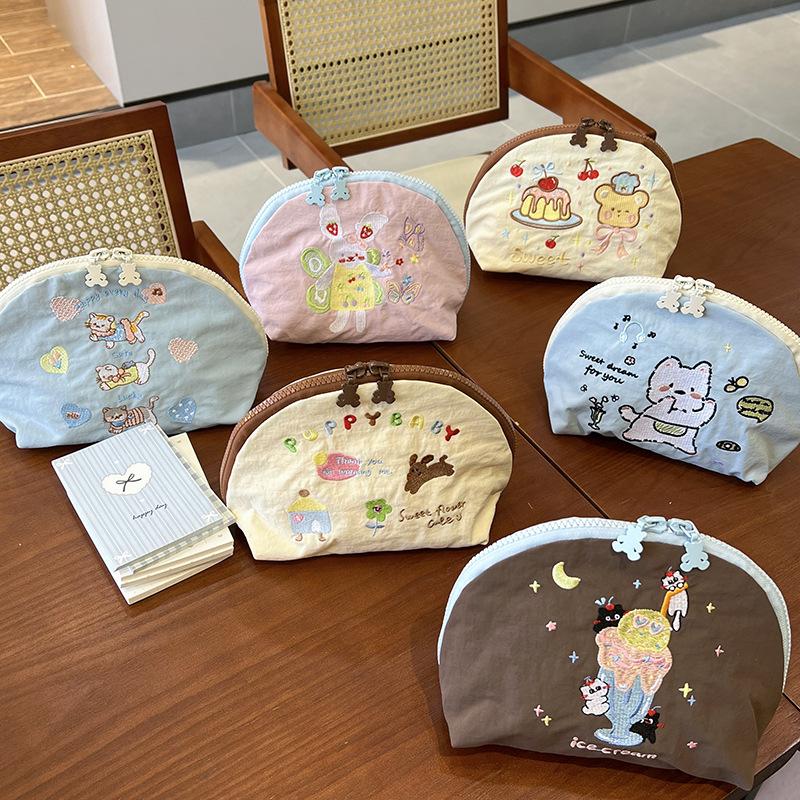 Cute Embroidered Printing Semicircle Coin Purse Cosmetic Bags Portable Travel Storage Bag Sundries Organizer Clutch Bags Gifts