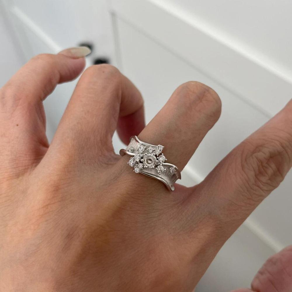 

Women Vintage Rings Luxury Wide Band Floral Rhinestone Lace Design Unique Retro Fashion Jewelry Gift adjustable