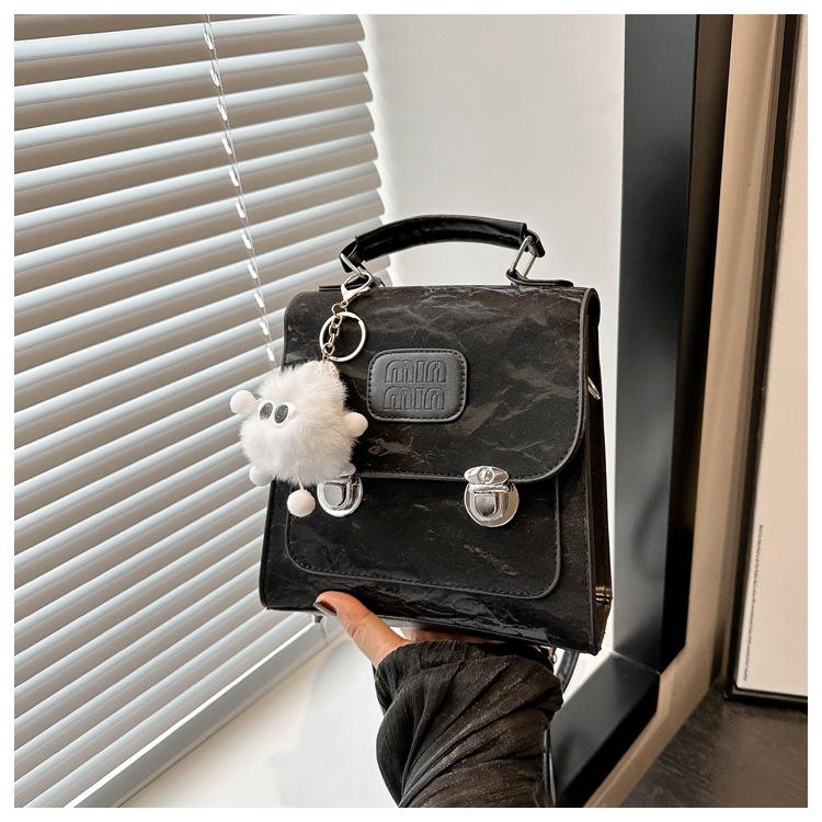 

Женский рюкзак в стиле ретро Гонконг 2024: Универсальная сумка-тоут и кроссбоди для путешествий и поездок на работу With Pendant чёрный