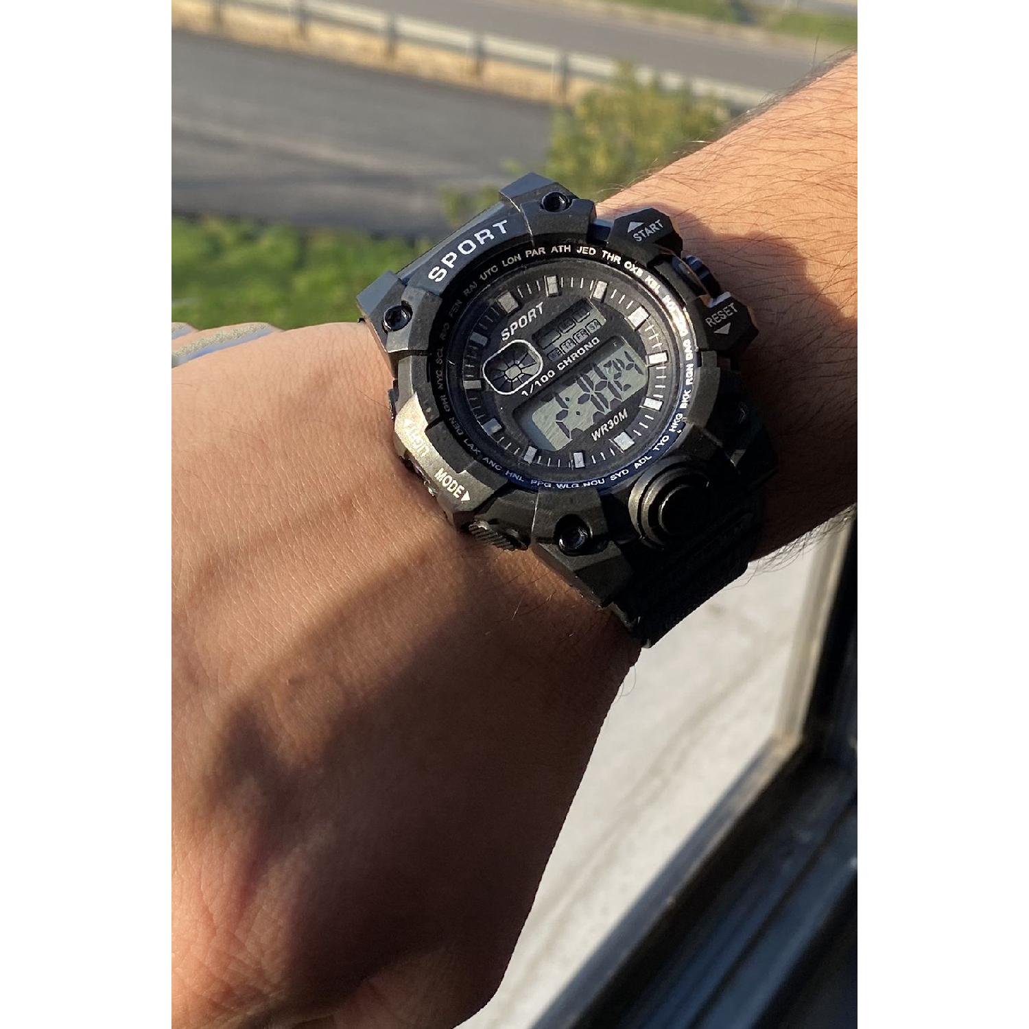 

Чорний чоловічий годинник із силіконовим ремінцем чорний