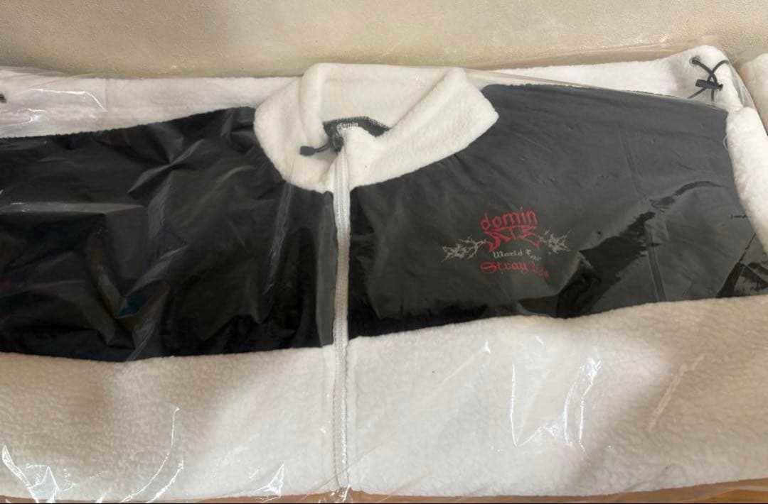 

[Б/У] Stray Kids DominATE Япония Куртка-боа 8805