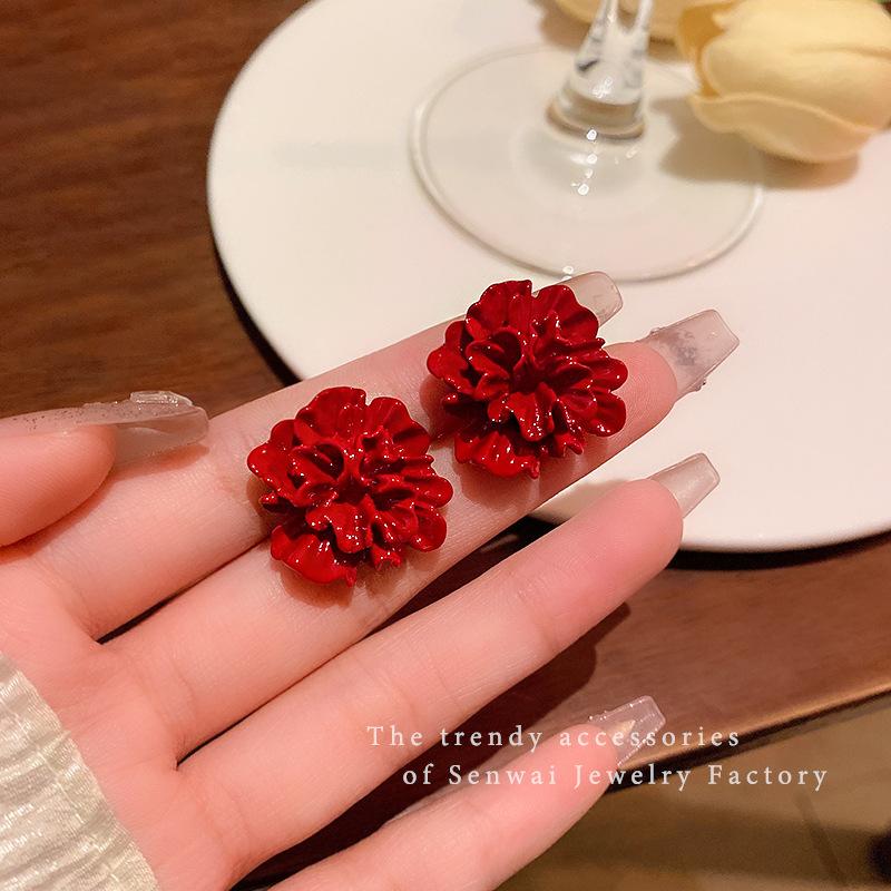 Autumn and winter Ankara red flower stud earrings women s pleated three-dimensional earrings retro French earrings