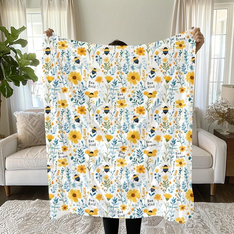 Bumblebee Baby Blanket Bee Lover Blanket Soft Velveteen Bee Kind Throw Newborn Swaddle Floral Baby Shower Gift Nursery Decor 75X95CM