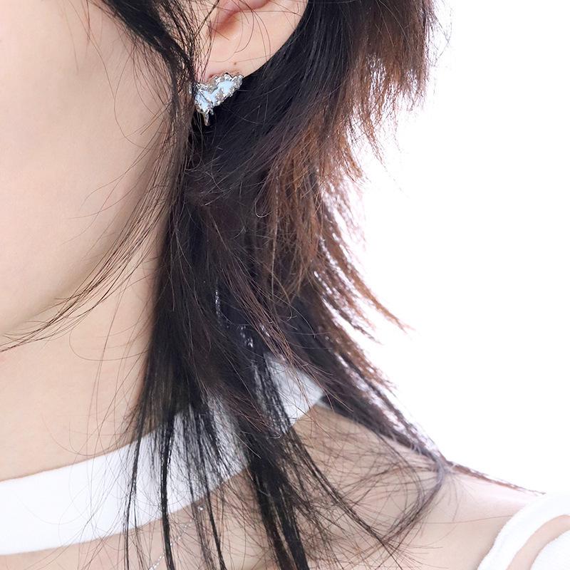 Irregular Heart Stud Earrings - Women's Fashionable Asymmetrical Needle Accessories