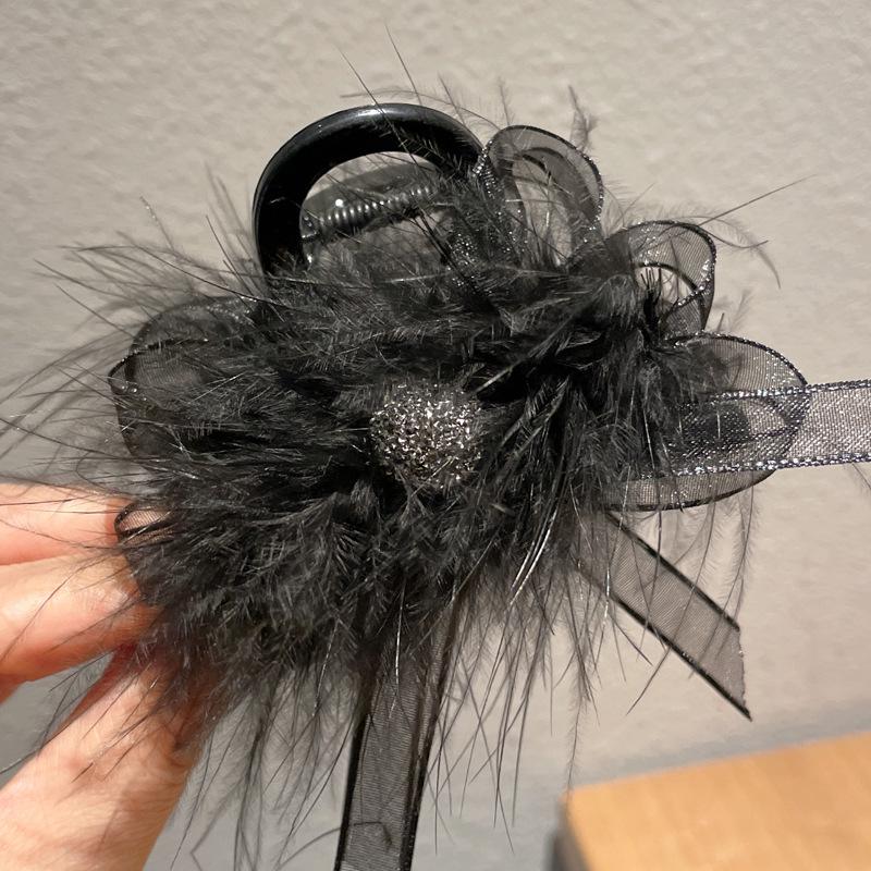 

2024 Высококачественная осенне-зимняя заколка-краб для волос с перьевым бантом для женщин