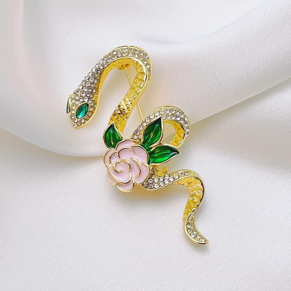 Rose and Snake Niche Design Green Leaf Brooch Luxury Exquisite Suit Accessories 3CM*5CM