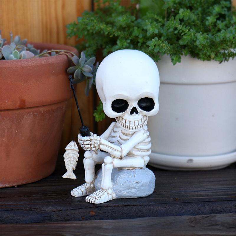 Outdoor Resins Halloween Skeleton Fisherman Sculpture With Shaking Head Design For Garden Patios Pond Decoration Gift