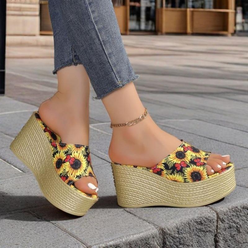 Sexy Gold Sandals Women Summer 2025 Chunky Platform Wedges Slippers Woman Comfort Light Weight Outdoor Shoes Women Slides Women