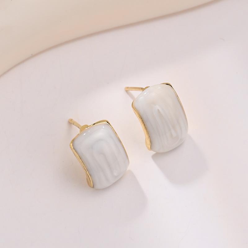 Retro Petal Pearl Metal Pendant Stud Earrings - Women s High-End Fashion Set