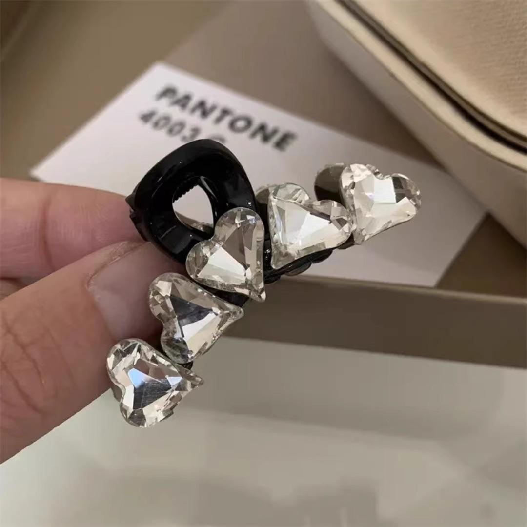 

Advanced Love Diamond Princess Head Double Sided Small Grip Clip With Sweet Charm Hairpin Side Shark
