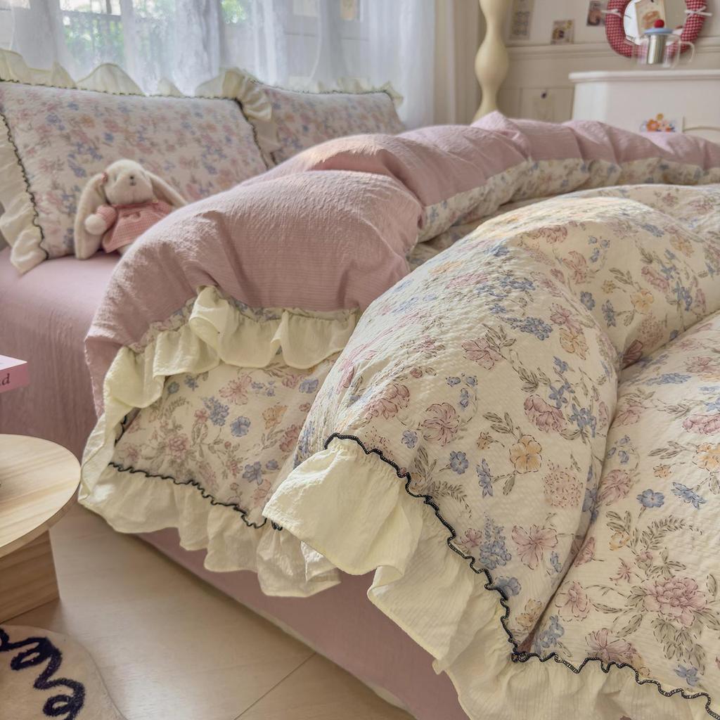 Korean Style Puff Gauze Lace Bedding Set - 4-Piece for Children's Dormitory Bed.