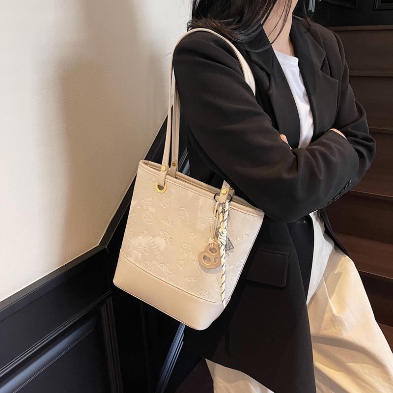 Fashion Shoulder Bag Women's New Commuter Bag Large Capacity Handbag