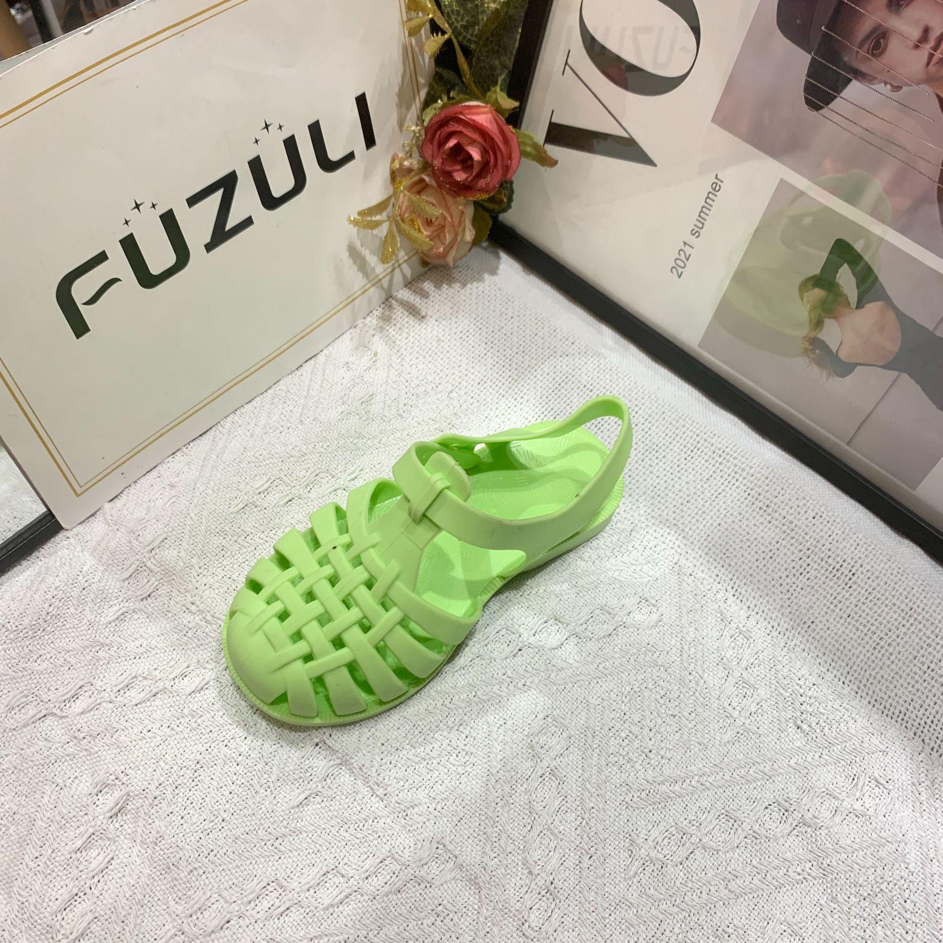 

Новые детские сандалии повседневные и удобные для ношения на улице, баотоу полые, однословная пряжка, сандалии с плоской подошвой, обувь в виде свиной клетки 24-29 трава зеленый