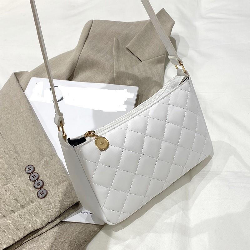 Fashionable Women s Underarm Bag With Embroidered Floral Pattern Pu Material Small Square Bag белый