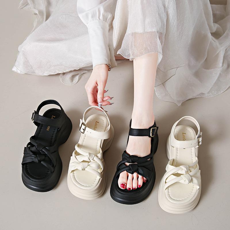 Sandals Women's Summer 2025 New Super Fire Casual Fashion Non-slip Comfortable Versatile Soft Bottom One-word Buckle Skirt