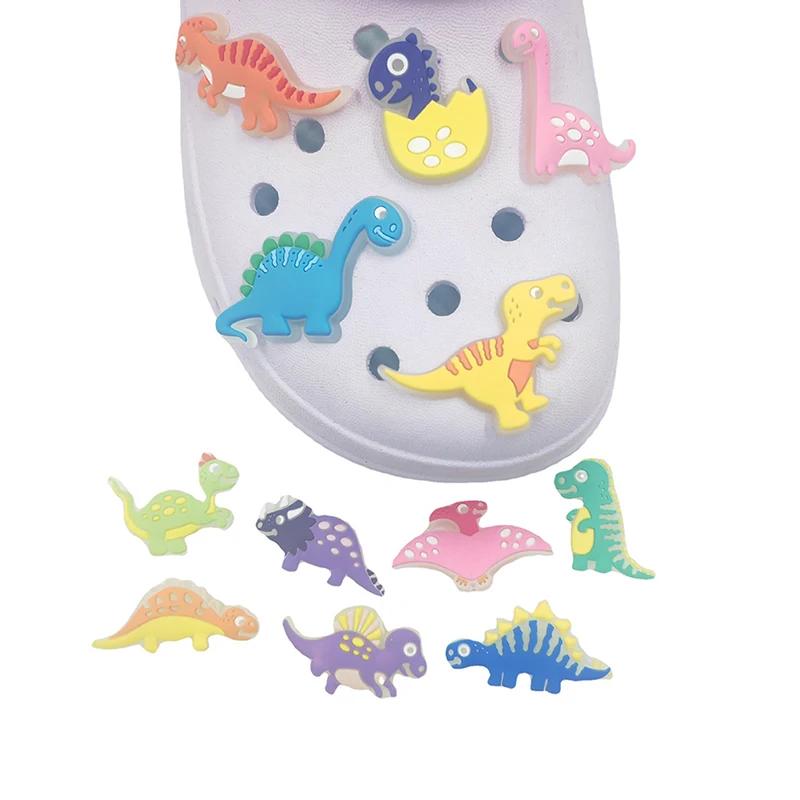 12 Stück Leuchtende Dinosaurier Schuhanhänger PVC Neuheit Dekoration Schuh Mädchen Jungen X-Mas Party Geschenke Schuhzubehör