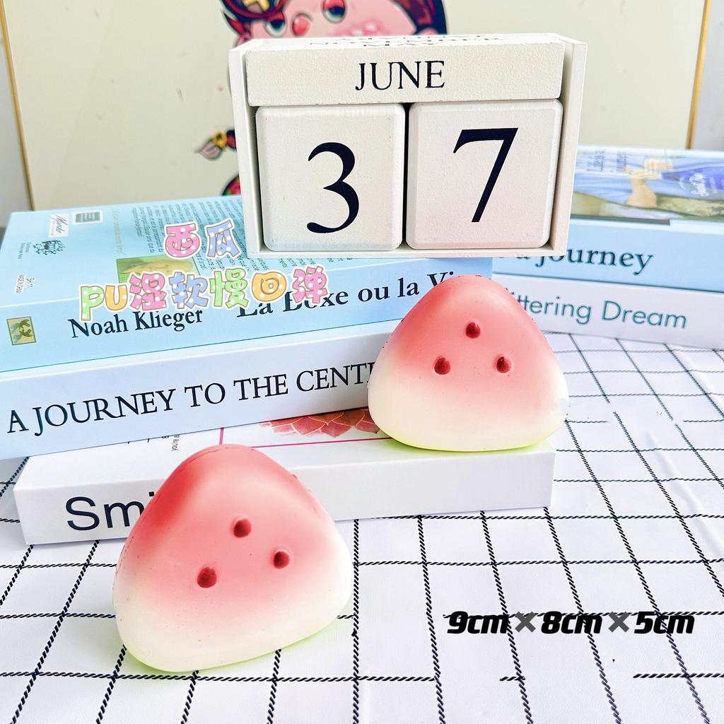 Eine Vielzahl neuer Produkte sind erhältlich, nass und weich, langsamer Rückprall, simuliertes Essen zum Spielen, Internet-Berühmtheit Quetschspielzeug, Dekompression, niedlicher Cartoon