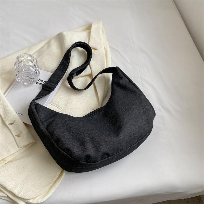 

Stylish And Trendy Dumpling Bag For Women In Black White Blue And Light Blue Colors чёрный