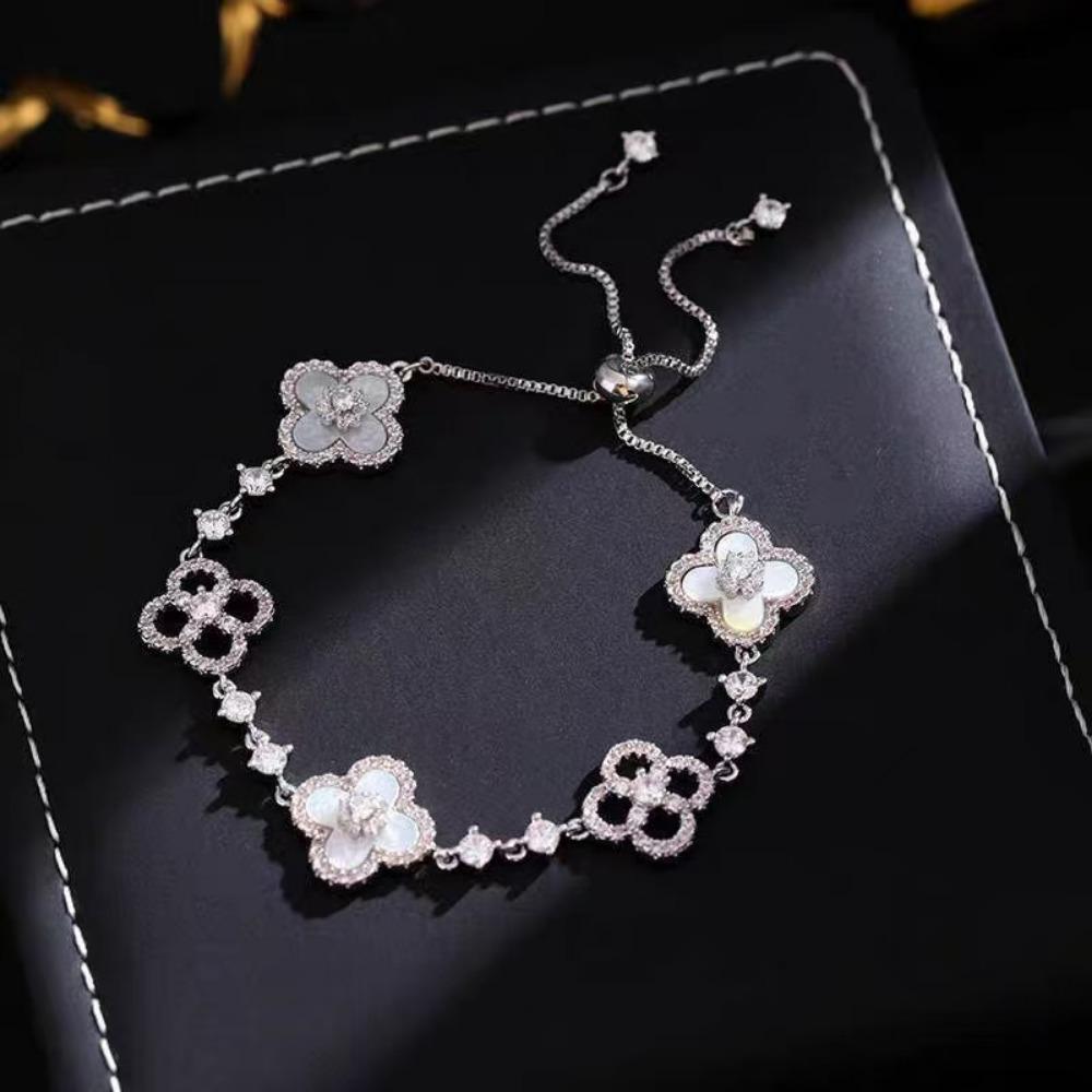 Fashionable Lucky Four-leaf Clover Natural Mother-of-pearl Pull-out Bracelet for Women A Light Luxury and High-end Floral Jewelry Accessory