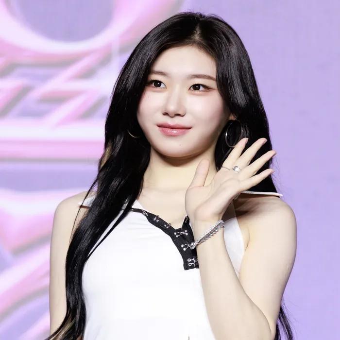 ITZY Chaeryeong Worn ITZY Chaeryeong Worn_Raindrop 3MM Tennis Bracelet