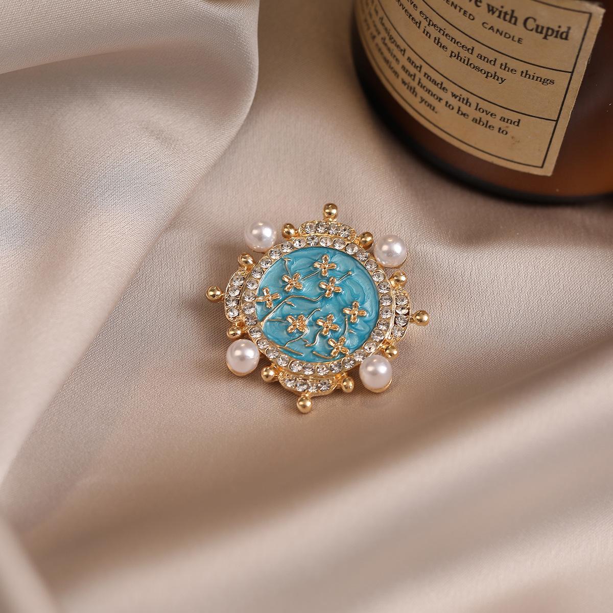 

New apricot flower anti-light brooch, high-end sense, light luxury accessories, design sense, niche, small fragrant style, unique design corsage