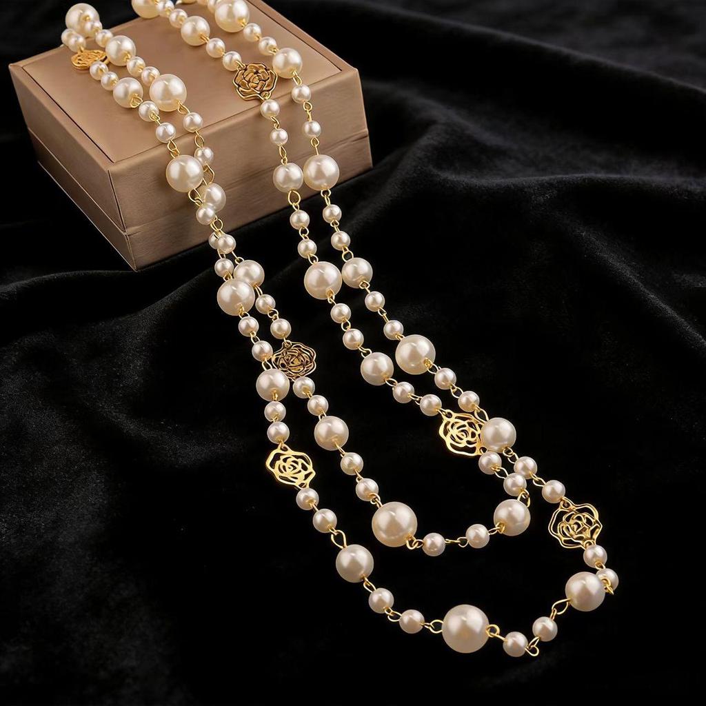 Korean Fashion Pearl Necklace: Elegant Rose Pendant, Versatile Multi-Layer Design, Long Style.