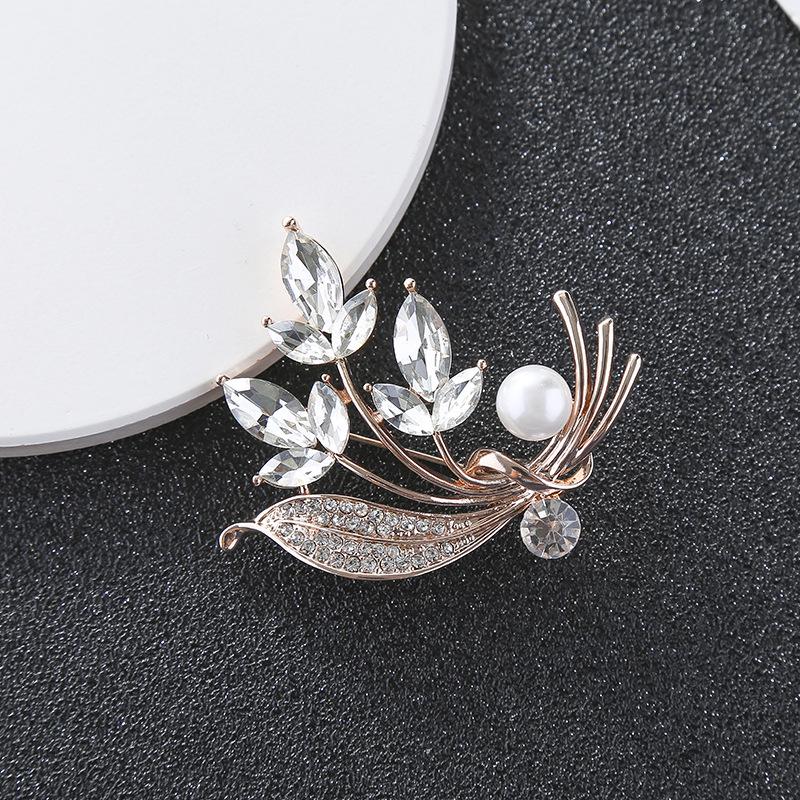 Korean Crystal Wheat Ear Pearl Brooch: Exquisite Rhinestone Pin for Clothes