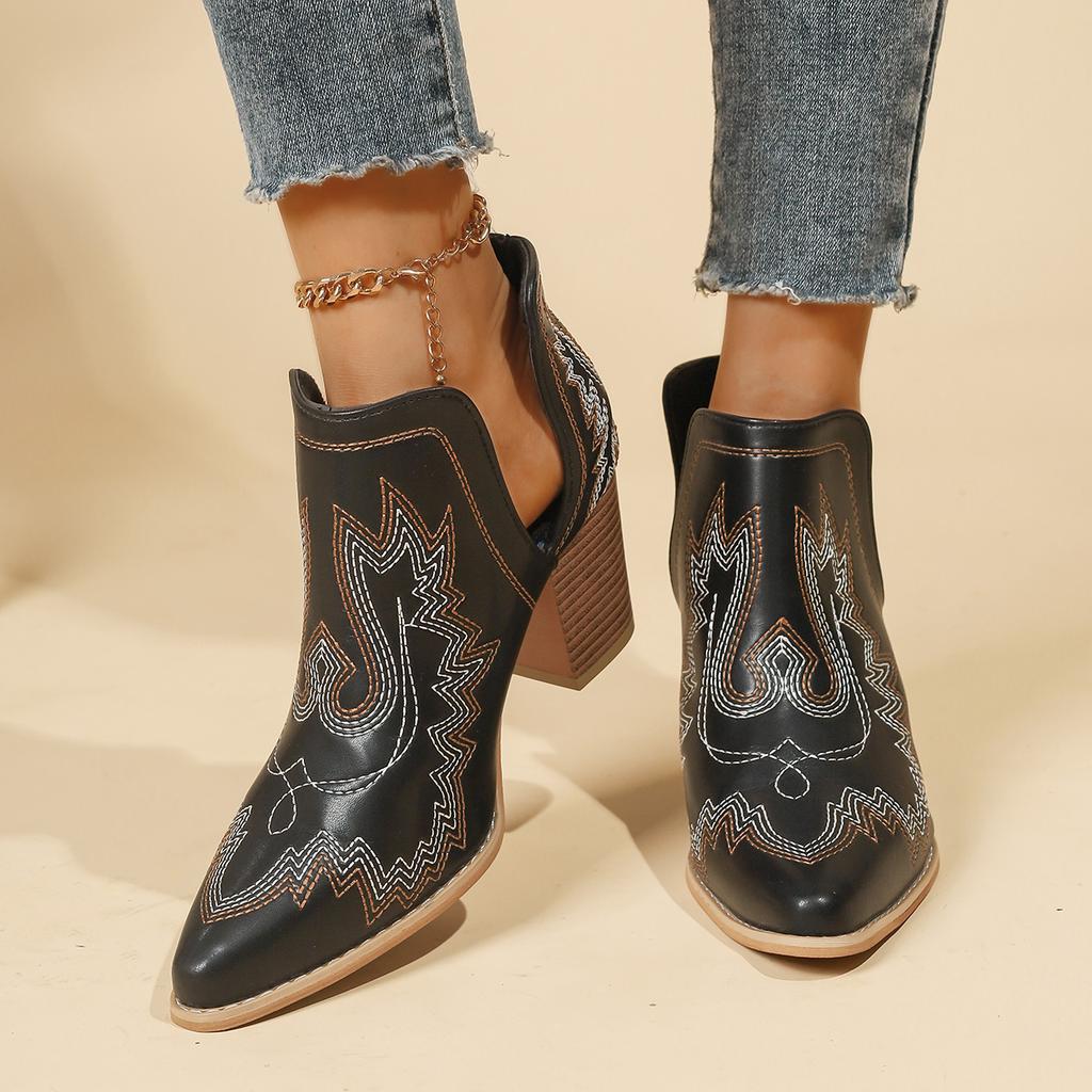 Fashion Women Boots Vintage Chunky Heels Western Cowboy Boots Leather High Heels Shoes Women Autumn Winter Embroidered Knight Boots