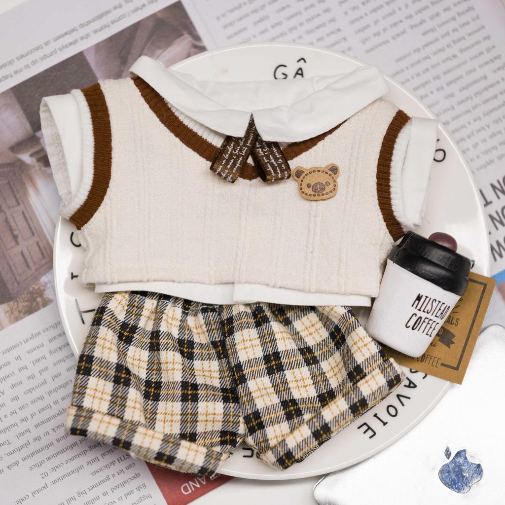 20cm Plüschpuppenkleidung, Handgefertigt, 4-teiliges Set im Schulstil für Plüschpuppen, Beinhaltet Weste, Hemd, Schleife und Hose (Beige, 20cm) [Gebraucht]