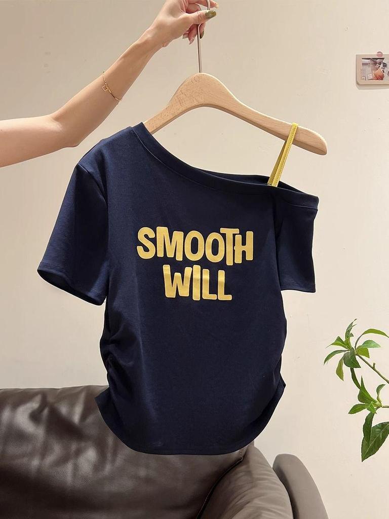 Women's Slim-Fit Spicy Girl One-Shoulder Letter Print Top, Short Sleeve, Fake Two-Piece, Perfect for Summer Commutes.