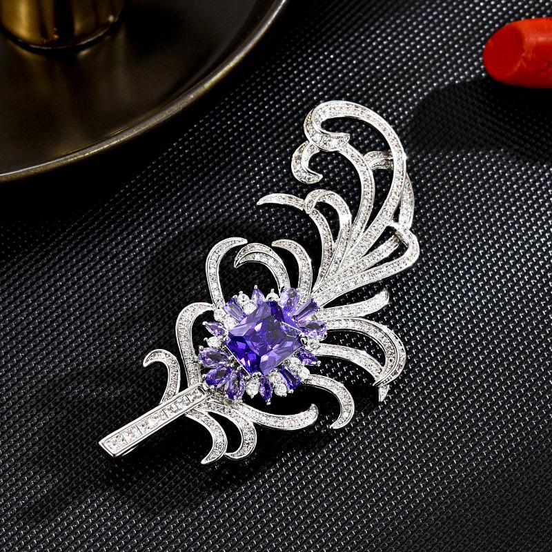 Design Temperament Lett Luksus Tung Industri Elegant Utsøkt Atmosfære Retro Fjærkåpe Brosje Anti-Lys Tilbehør