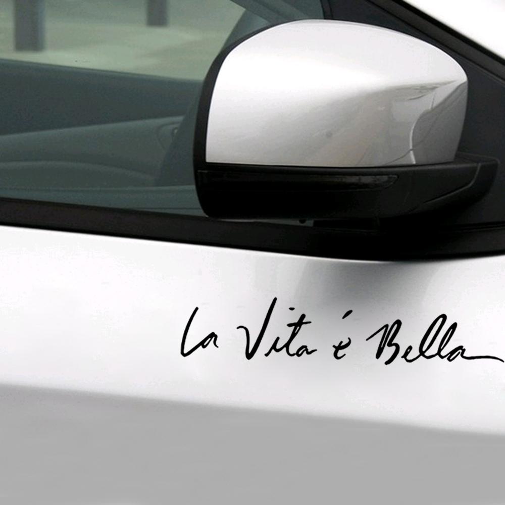 1ks černo/bílá auto vinylová samolepka Život je krásný Stylingové obtisky La Vita E Bella 22 cm x 4,5 cm