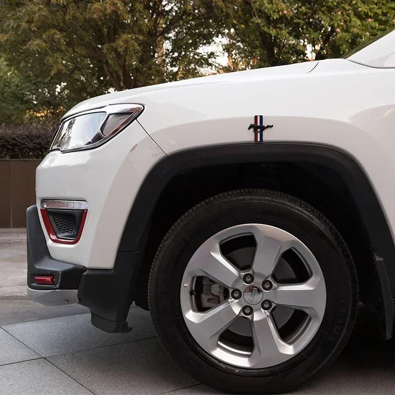 Bilklistermärke Ford 1 Par 8,5x9CM Sidoklistermärke Dörr Skärmmärke Dekal för Ford Springande Häst Logotyp Focus Fiesta Kuga Edge Shelby G