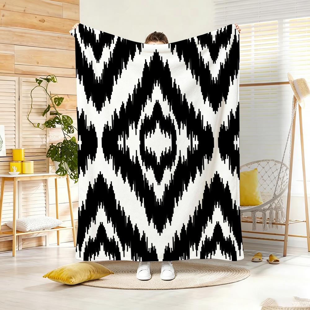 Realistic Line Art Russian Shading Throw Lightweight 240G Flannel Blanket Soft Skin-Friendly For Summer Cooling