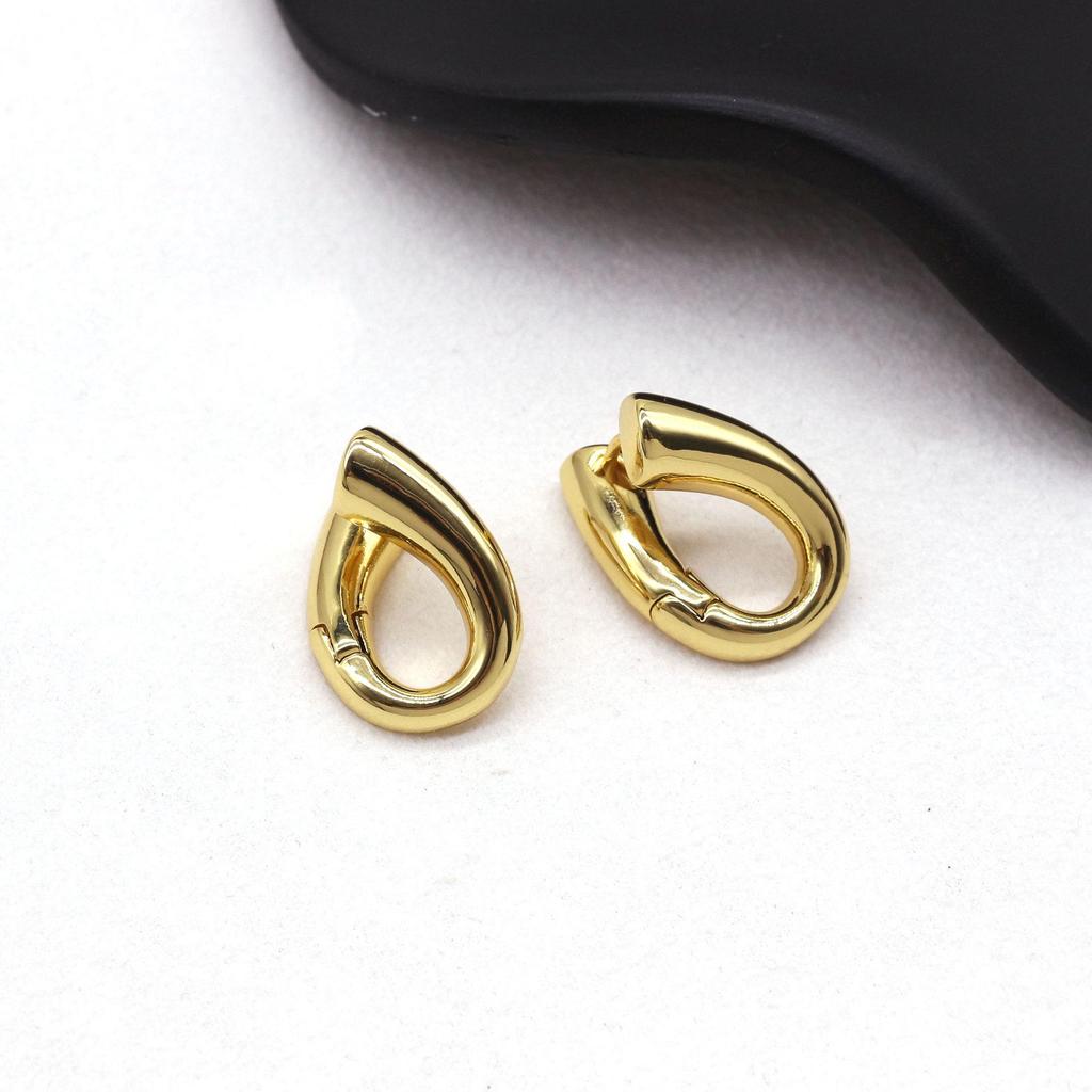 Elegant European-American Twisted Cross Earrings - Retro, Versatile High-End Design for Women