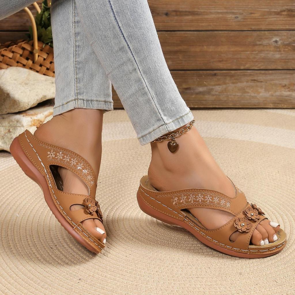 New Women's Slippers Casual Flower Hollow Wedge Beach Shoes Outdoor Fashion Platform Comfortable Sandals Plus Size 43
