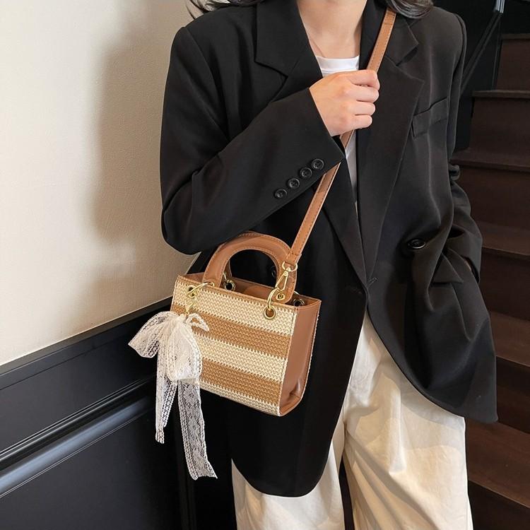 Niche Woven Commuter Fashion Handbag Spring and Summer New Shoulder Underarm Bag Small Square Bag