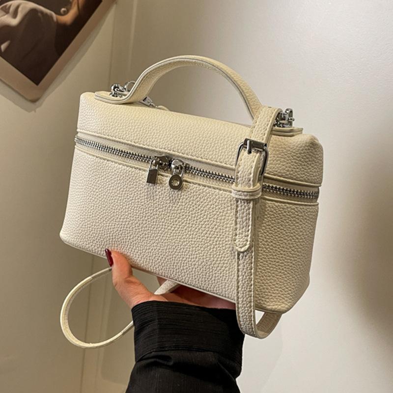 This Year's Popular Fashion Simple Retro Shoulder Bag Women's 2025 Spring New Versatile Commuter Messenger Carry Women's Bag