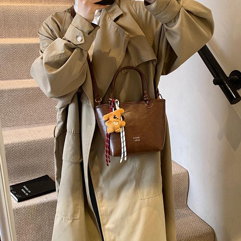 Commuter leisure bag women's large capacity 2025 new autumn and winter retro versatile shoulder bag simple tote bag