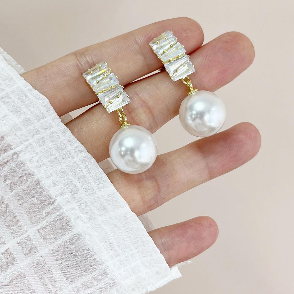 Vintage French Pearl No-Pierce Earrings: Elegant Luxury Clip-ons for Women