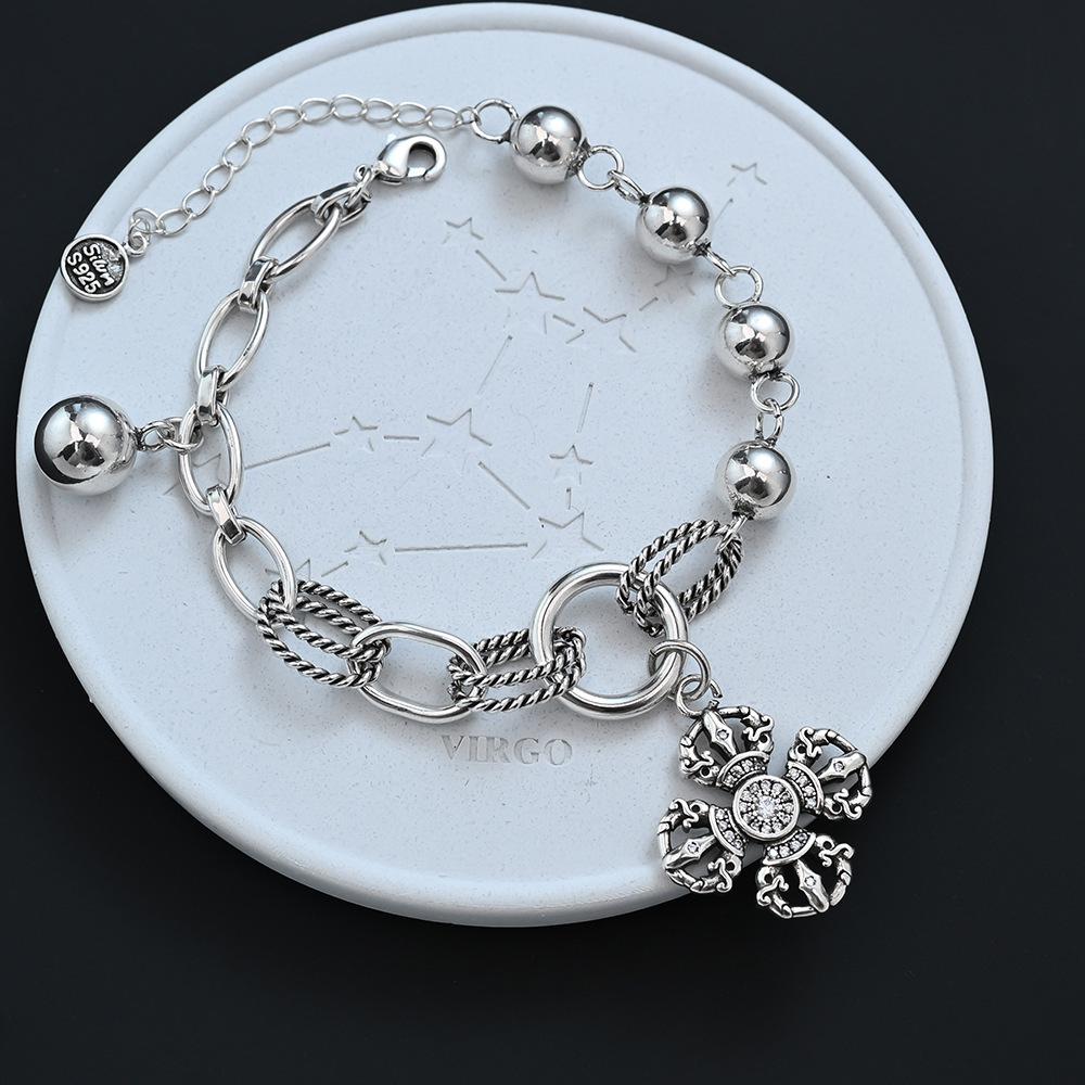 Fashionable Retro Bear Diamond Bracelet - Women's Unique High-End Charm