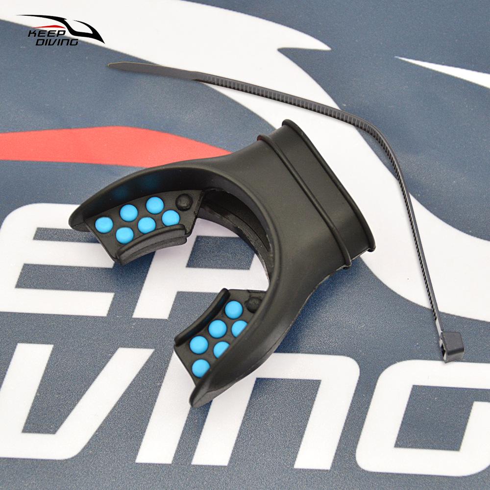 

Universal Silicone Scuba Diving Mouthpiece: Second Stage Regulator Snorkeling Accessory синій